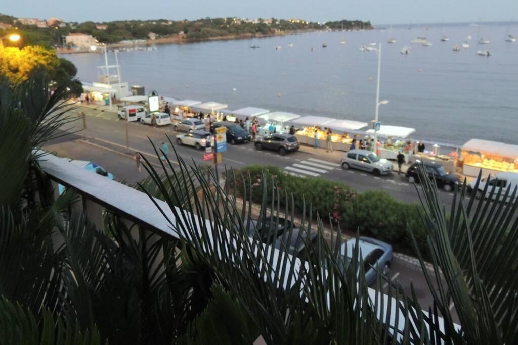Emplacement Privilegie Pour Ce Bel Appartement Saint-Raphaël Buitenkant foto